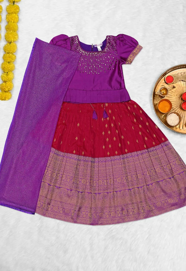 Rani Kids Linear-Embellished Langa Voni Girls Wide-Border Lehenga
