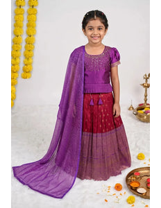 Rani Kids Linear-Embellished Langa Voni Girls Wide-Border Lehenga